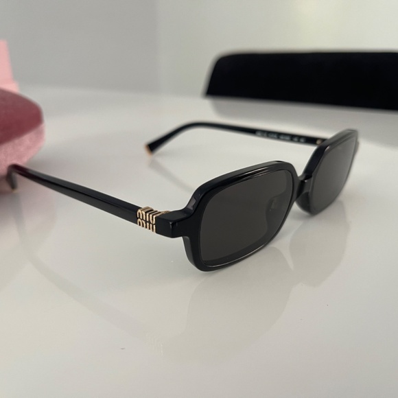 COPY - Miu Miu rectangle sunglasses brand new - Picture 2 of 6